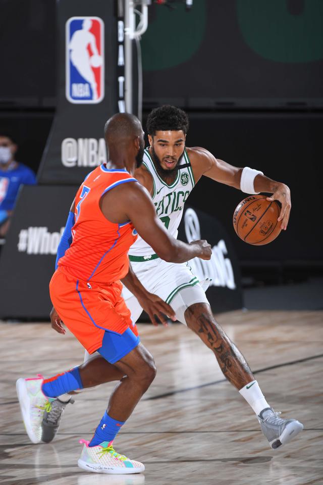 他如今身披 他如今身披