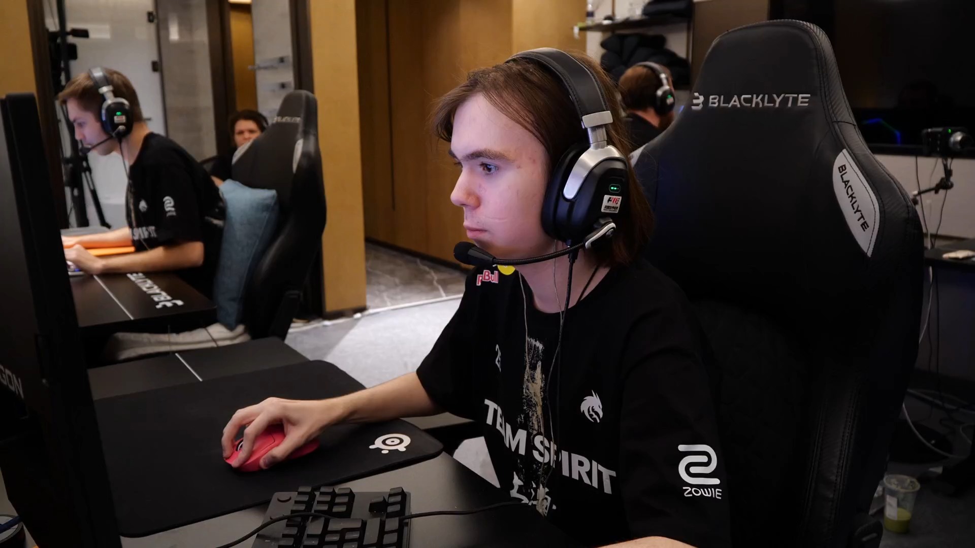 勇士的内线 勇士的内线