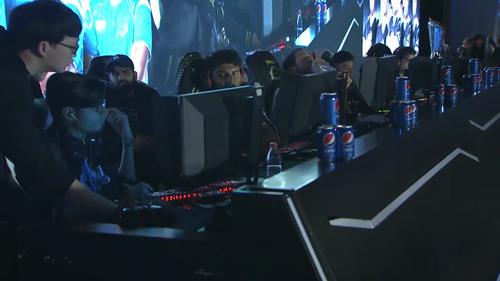 研究了罗伊 研究了罗伊